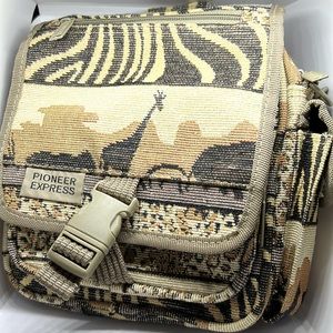 Pioneer Express crossbody Safari Bag 🦁